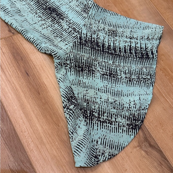 Veronica M Bell sleeve and choker neckline blouse. Size Medium - Picture 2 of 5